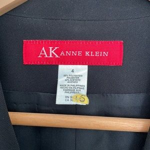 Beautiful black simple blazer perfect for work, dresses, skirt, jeans / T-shirt